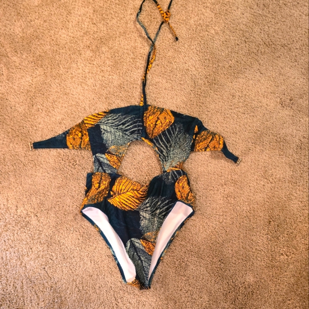 Cut out one piece swimsuit by Cupshe